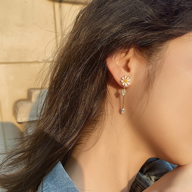 Japanese And Korean All-match Asymmetric Daisy Flower Butterfly Earrings